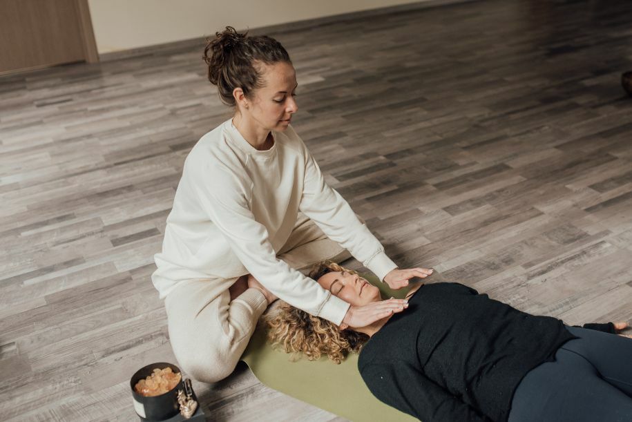 Met breathwork kan je onder begeleiding loskoppelen van opgeslagen trauma's