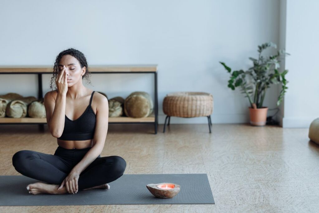 De wisselende neusademhaling is een vorm van breathwork waarmee je lichaam kan ontspannen