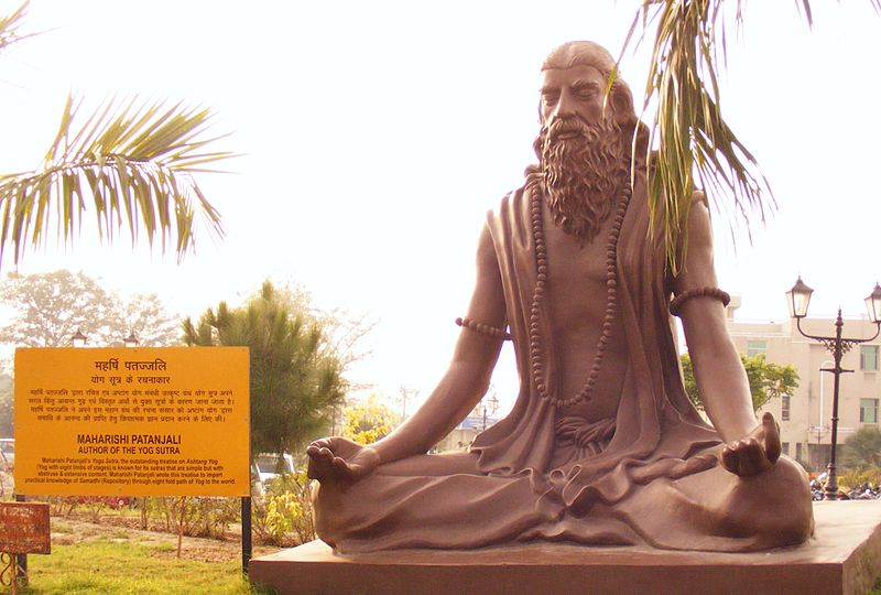 Dit standbeeld van Pantalji laat zien hoe belangrijk hij is geweest voor de geschiedenis van yoga