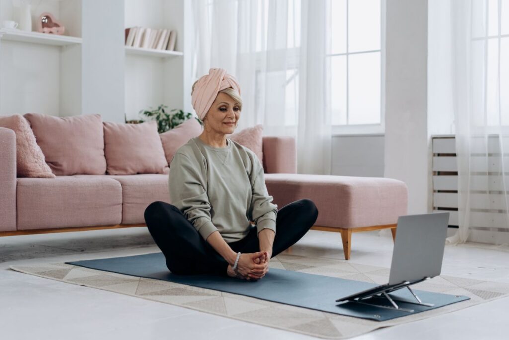 Yoga thuis leren kan prima, maar bepaal wel eerst waarom je yoga wilt doen.