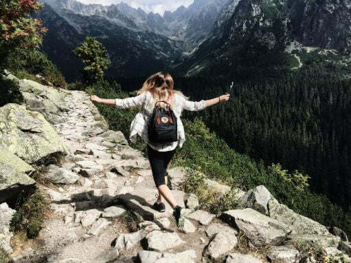 Wandelen en yoga verlagen beiden je bloeddruk.