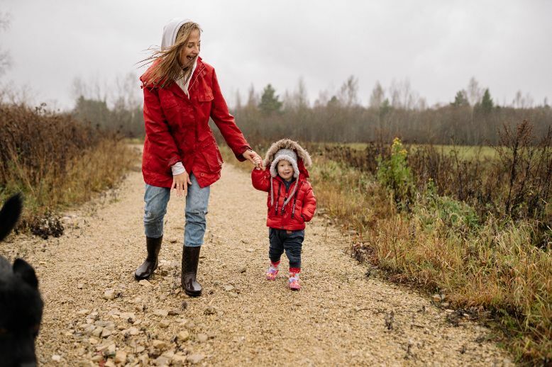Is in de regen lopen goed voor je? Jazeker! En het verbindt je ook nog eens met de natuur.