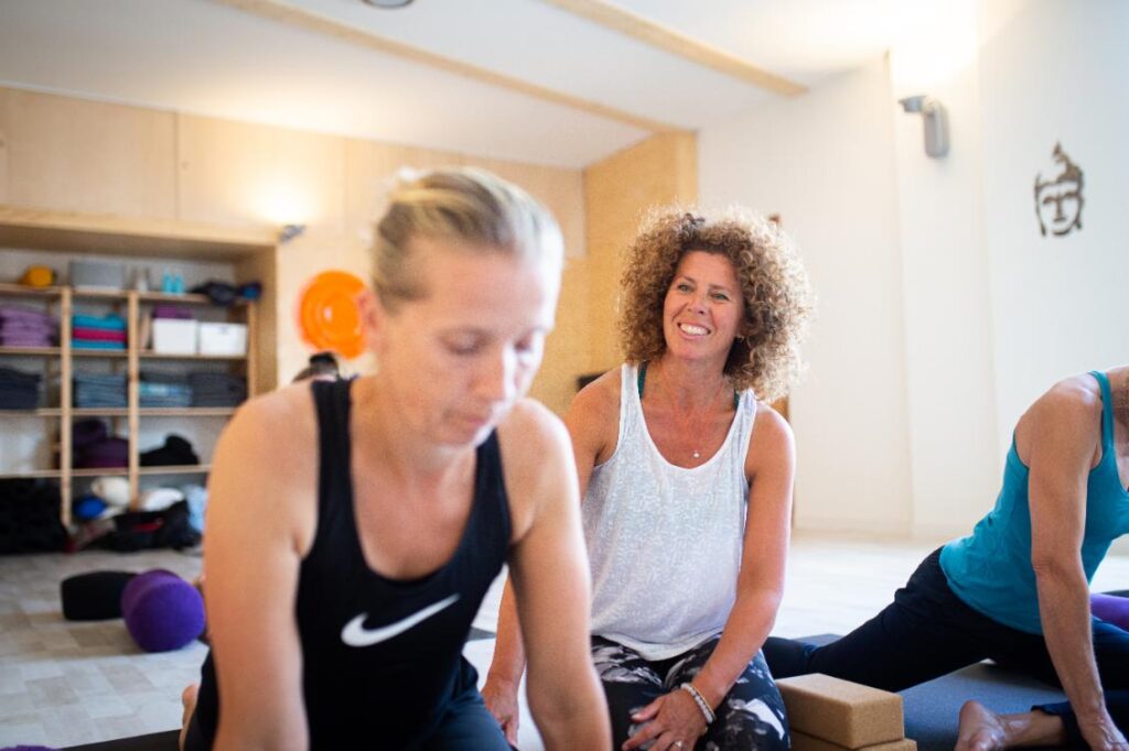 Yoga op kantoor, yoga op de werkvloer